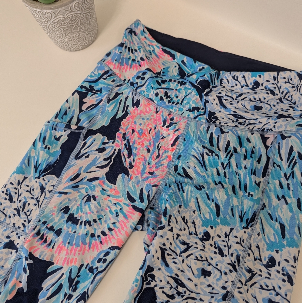 Lilly Pulitzer Blue and Pink Patterned Leggings Party In Paradise Small - Picture 6 of 7